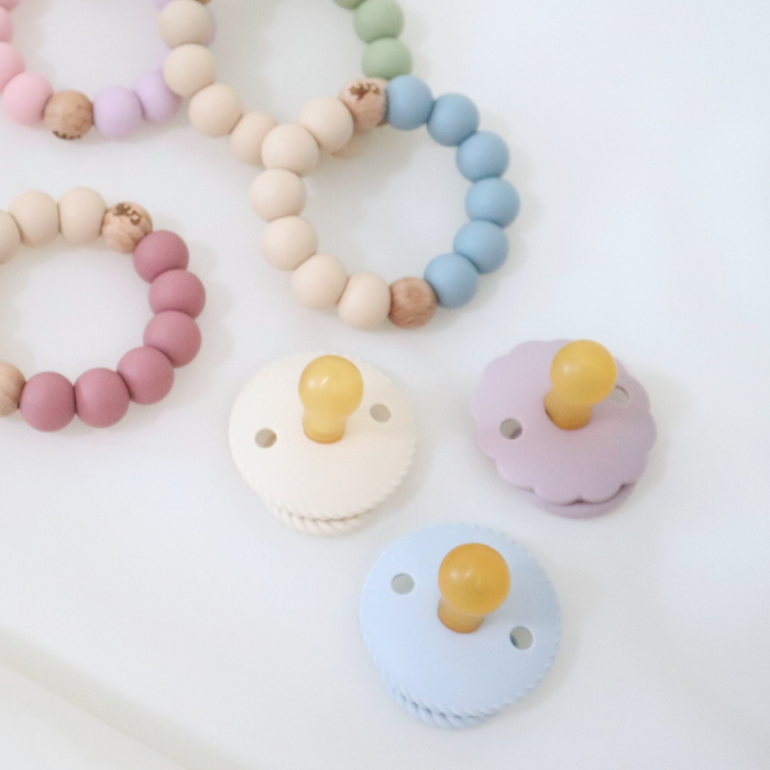 Personalized FRIGG Daisy Latex Baby Pacifier – Engraved Name