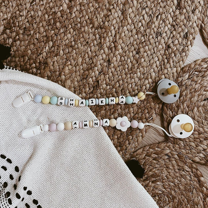 Personalized Pacifier Clip – Daisy Design