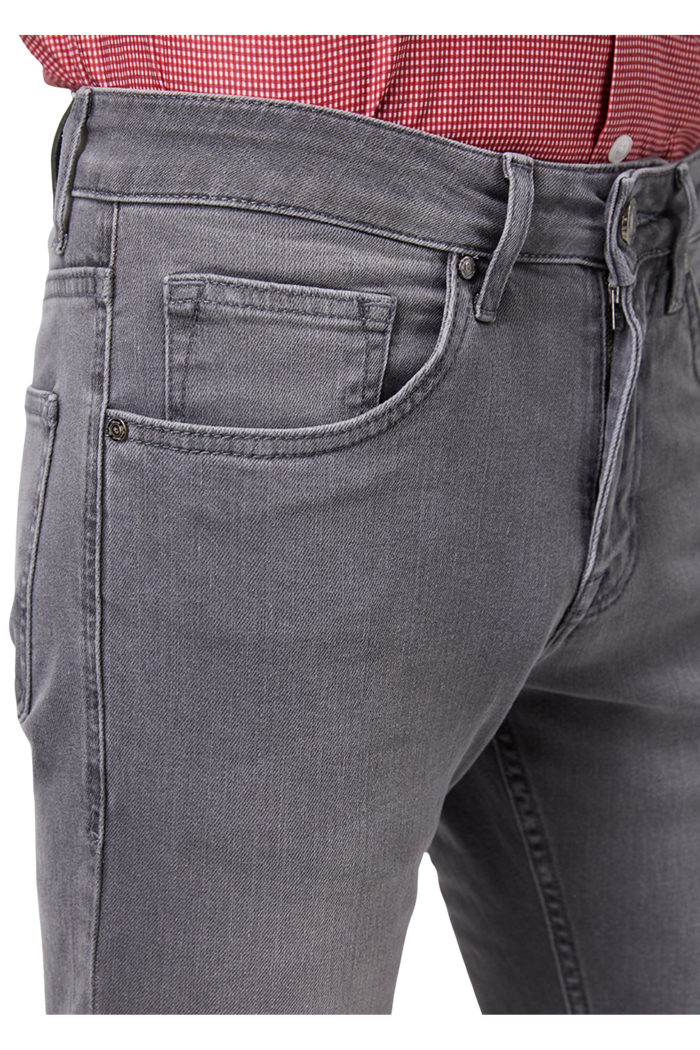 Signature Jean in Grey